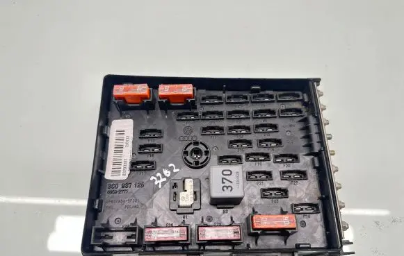 Volkswagen PASSAT B7 Fuse module 3C0937125 63592777