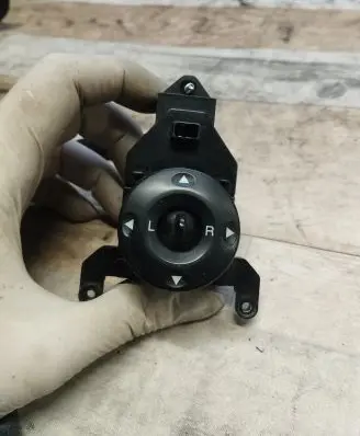 Wing mirror switch