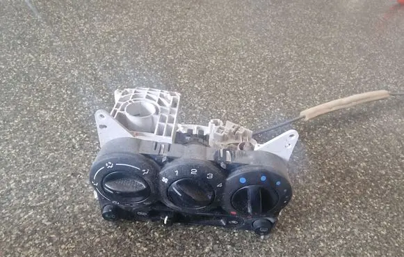 Suzuki Ignis Climate control unit