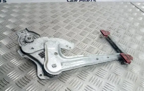 Rear door manual window regulator