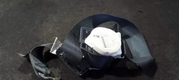 Middle seatbelt (rear)