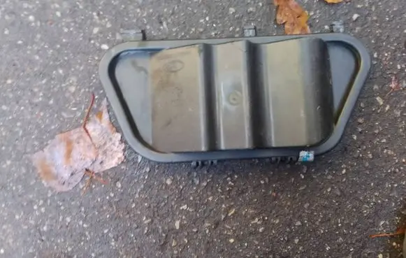 Volvo V70 Headlight/headlamp dust cover T4UVA 72202