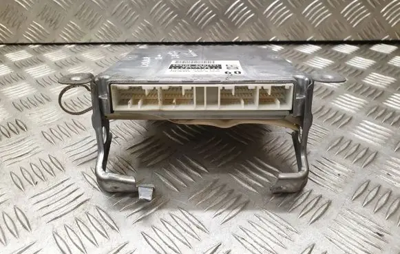 Toyota Corolla E120 E130 Engine control unit/module 8966113230