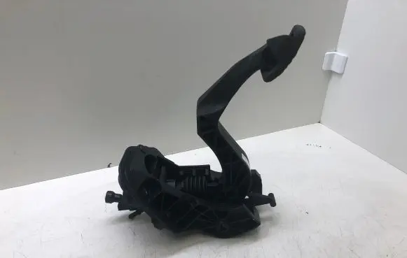 Ford Fiesta Clutch pedal H1BC7B633D1E