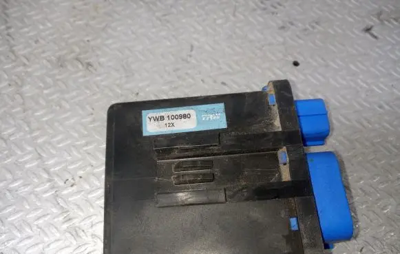 Coolant fan relay