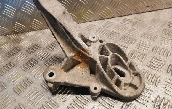 Mini One - Cooper Coupe R56 Gearbox mounting bracket 6872019