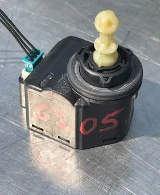 Volkswagen Crafter Headlight level adjustment motor 31G56B 01055301AE