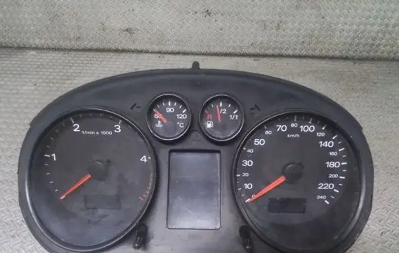 Audi A2 Speedometer (instrument cluster) 8Z0920900