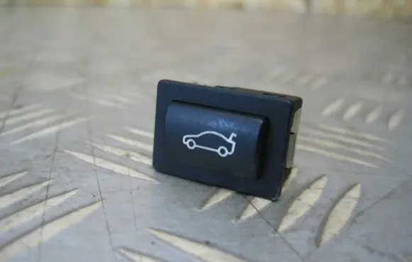 BMW 5 E60 E61 Tailgate opening switch 6921846