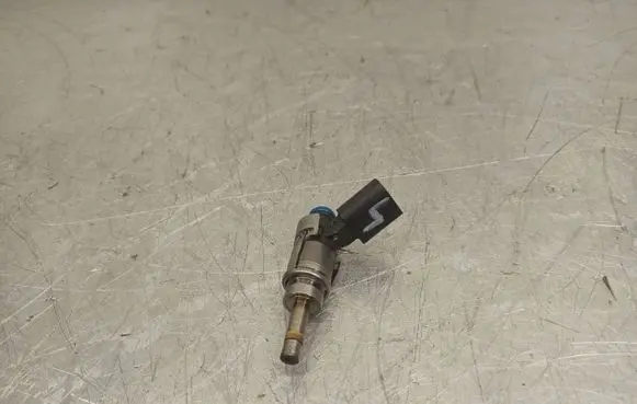 Audi A4 S4 B8 8K Fuel injector 06E906036F