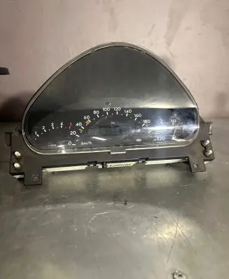 Mercedes-Benz A W168 Speedometer (instrument cluster) A1685403911 9908030614 9051639901