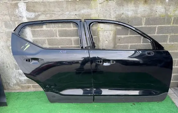 Volvo XC40 Front door