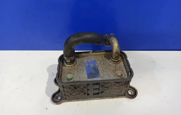 Volvo V60 Engine oil radiator 8677973 31293761