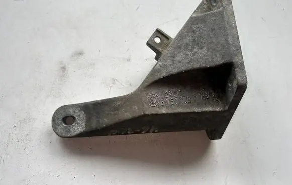 BMW 3 E46 Engine mounting bracket 6750108