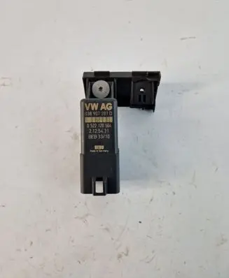 Volkswagen Tiguan Glow plug pre-heat relay 038907281d