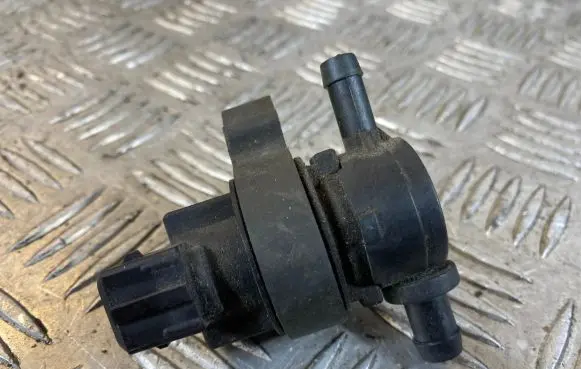 Mercedes-Benz CLK A208 C208 Turbo solenoid valve 0004701593