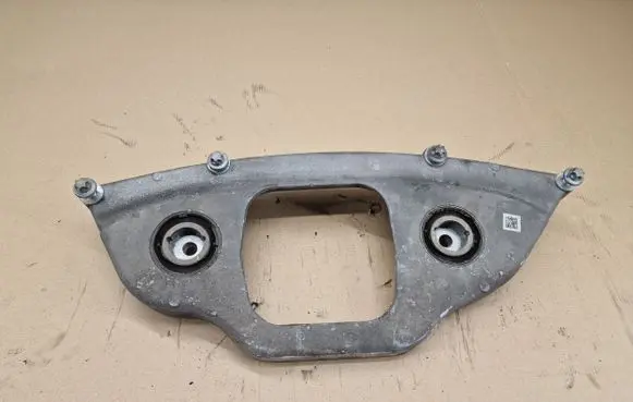 Mercedes-Benz E AMG W213 Rear differential/diff mount bracket A2053521301