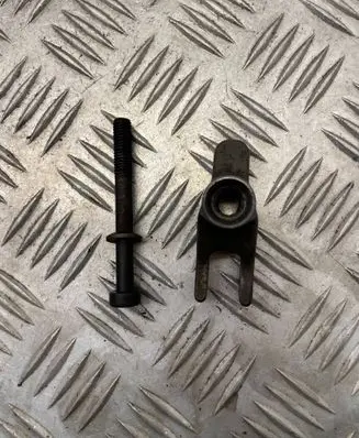 KIA Sportage Fuel Injector clamp holder 