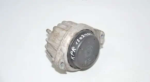 BMW 3 E90 E91 Engine mount bracket 