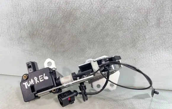 Volkswagen Touareg I Tailgate lock latch 7l0827506e