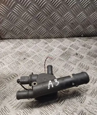 Audi A3 S3 8P Engine coolant pipe/hose 038121132d