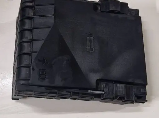 Volkswagen Golf Plus Fuse box cover 1K0937132