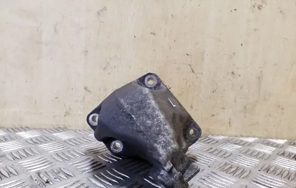 Mercedes-Benz ML W164 Engine mounting bracket A6422230204