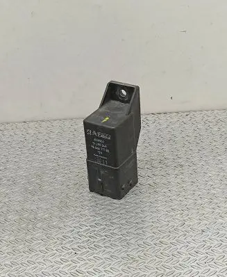 Volvo S40 Glow plug pre-heat relay 9666671780 51299049