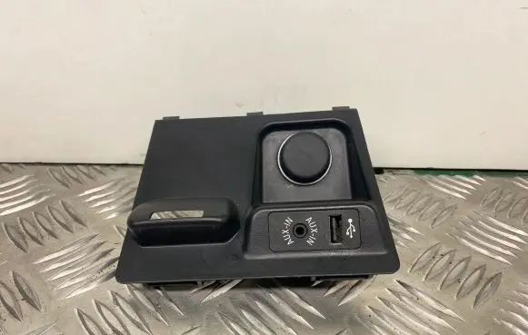 BMW X5 F15 USB socket connector 9252108 51169252108