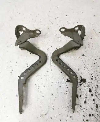Peugeot 108 Engine bonnet/hood hinges