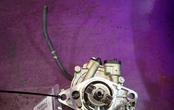 Opel Corsa E Vacuum pump 