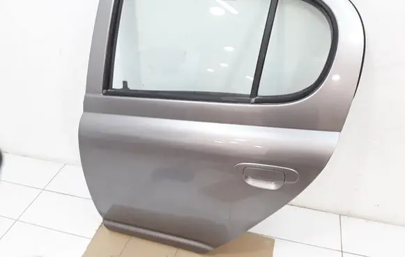 Toyota Yaris Rear door
