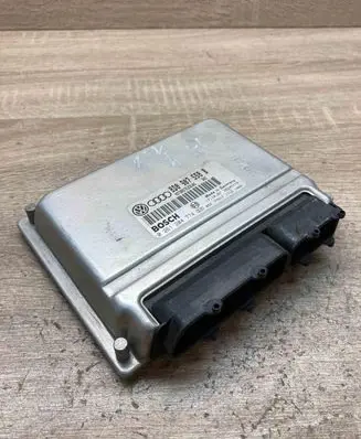 Volkswagen PASSAT B5 Engine control unit/module ECU 8D0907558B 0261204774 VWMain