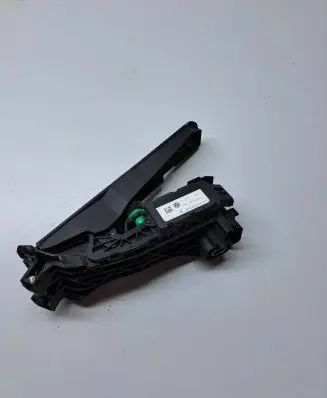 Volkswagen PASSAT B6 Accelerator throttle pedal 1K1723503L 6PV00860001