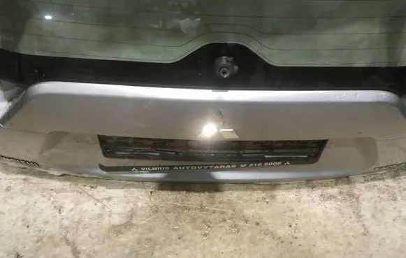 Mitsubishi Outlander Trunk door license plate light bar 