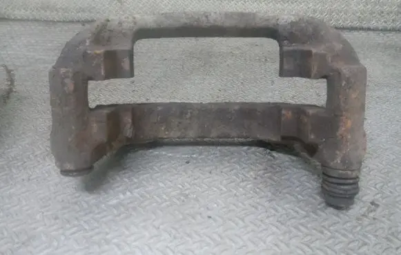 Volkswagen Transporter - Caravelle T4 Front Brake Caliper Pad/Carrier 