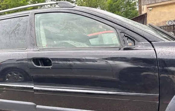 Volvo XC70 Front door