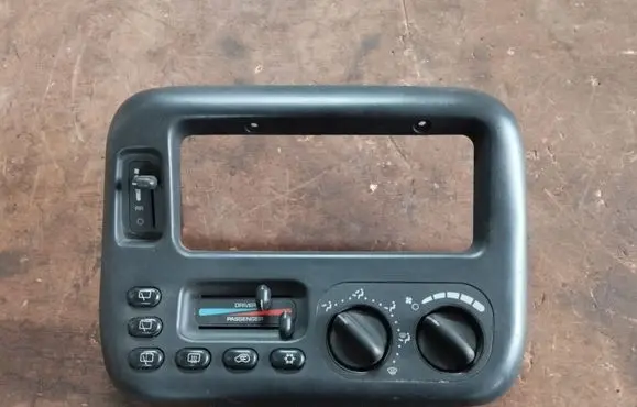 Chrysler Voyager Climate control unit P04677917AB