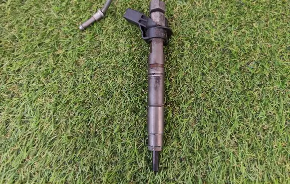 Mercedes-Benz ML W164 Fuel injector A6420701887 070326 0445115072