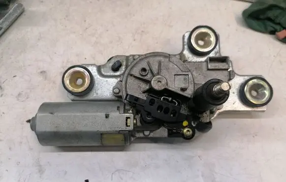 Ford Mondeo Mk III Rear window wiper motor 0390201569 1S71A17K441AB