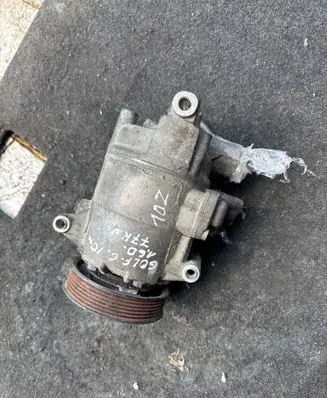 Volkswagen Golf VI Air conditioning (A/C) compressor (pump) 5N0820803A