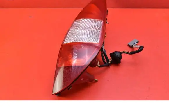 Ford Mondeo Mk III Rear/tail lights 1S71-13404-C