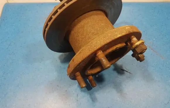 Iveco Daily 3rd gen Front wheel hub spindle knuckle