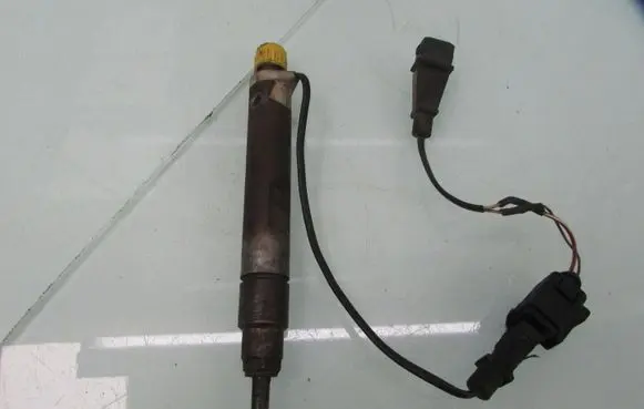 Volkswagen PASSAT B5 Fuel injector 038130201T