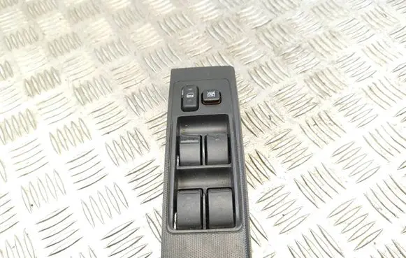 Toyota Corolla Verso AR10 Electric window control switch 5435556670 1000402