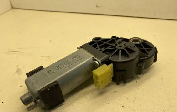 BMW 5 E60 E61 Seat adjustment motor 0390203363