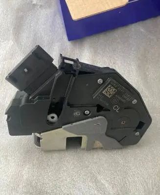 Volvo S60 Front door lock 31301739