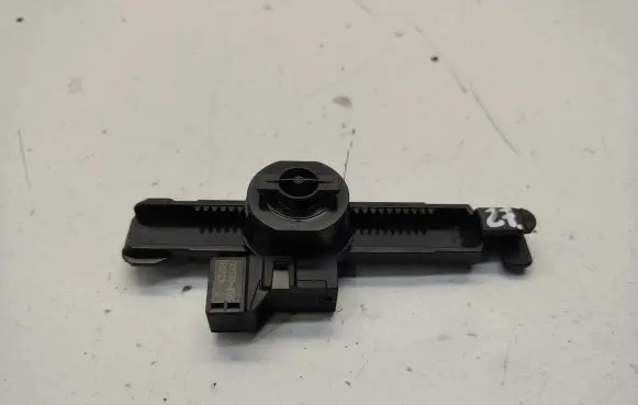 BMW 3 G20 G21 Glovebox shock absorber 6831913