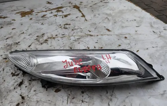 Nissan Juke I F15 Headlight/headlamp 