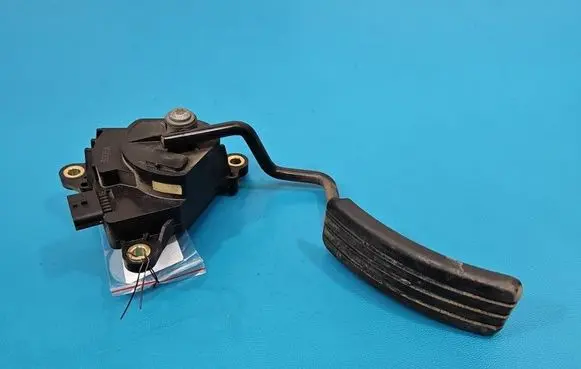 Renault Clio III Accelerator throttle pedal 8200297335 IMPRK1585817